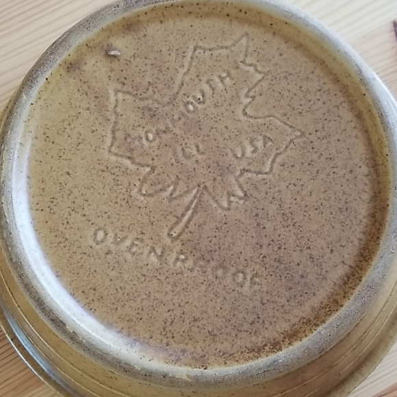 monmouth Illinois ovenproof casserole dish - Picture 4 of 4